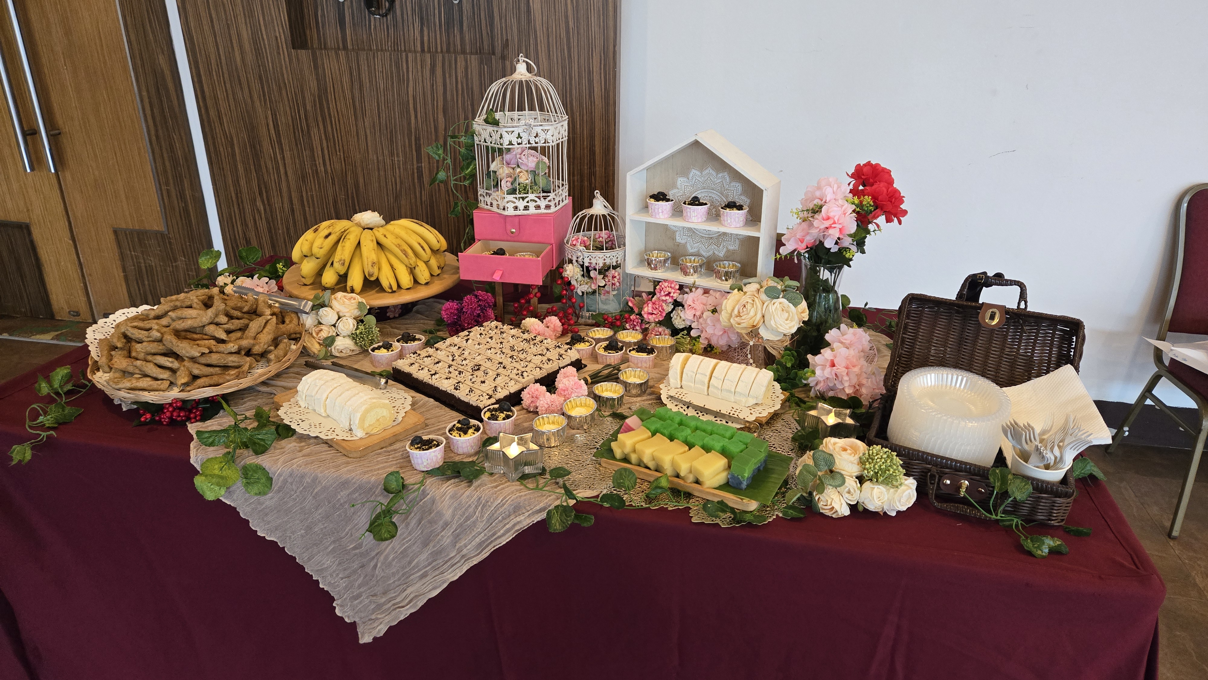 Qniesse catering display prepared for an event