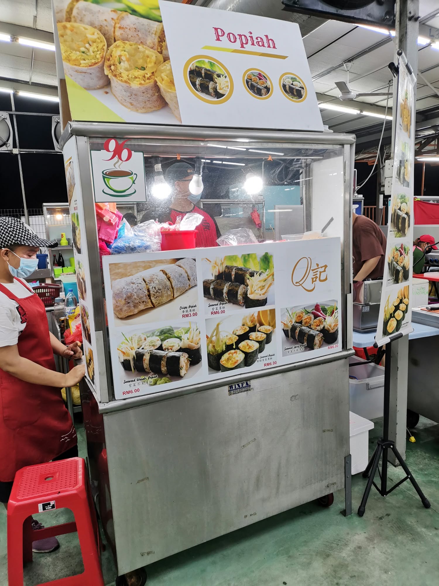 Qniesse popiah stall in operation